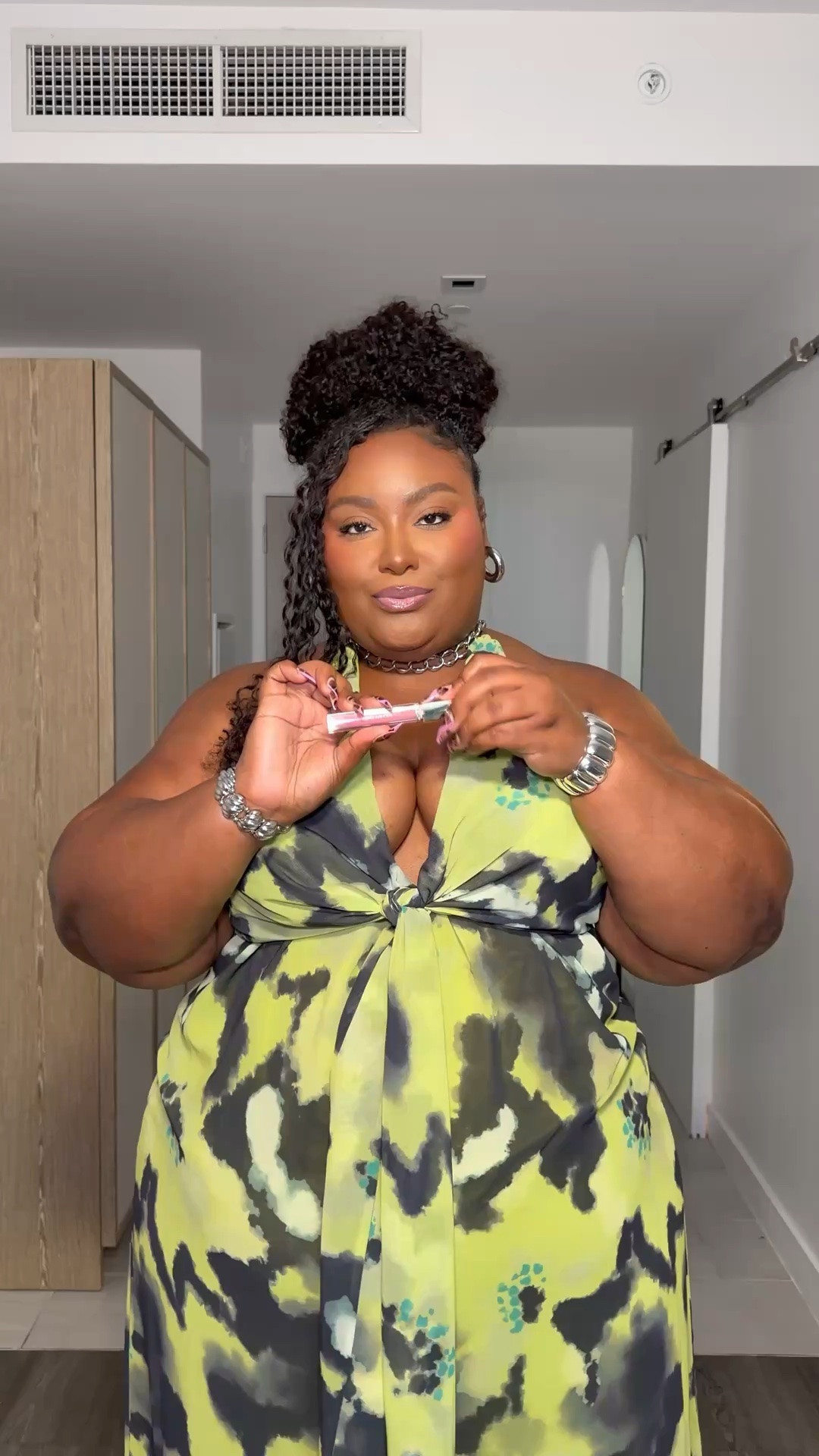 Date Night Dress! 

Dress: @Eloquii  
Accessories: Nordstrom Rack
Bag: Brandon Blackwood NYC
Shoes: @Torrid 
Perfume: Jefri Spencer- Euphoric and Philosophy

#LTKPlusSize #LTKMidsize #LTKgrwm