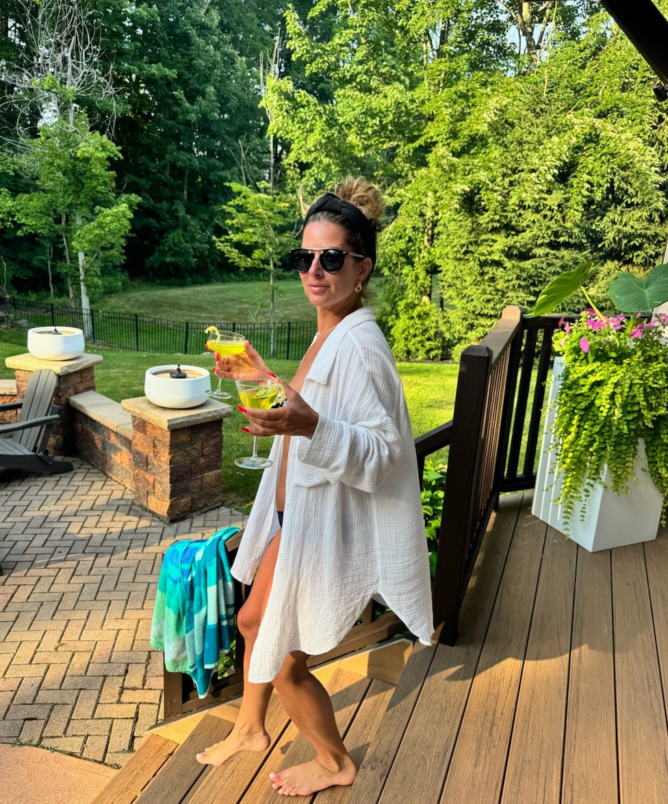 Don't call me the Limoncello master—call me the pepperoncini martini master. This isn't your average cocktail, but that's exactly why it works. It's got the briny bite of your favorite jarred snack, a subtle heat that builds as you sip, and just enough of a twist to keep things interesting. 🍸

Want to try this trending martini for yourself? Here's the recipe:

Ingredients (per serving):
2.5 oz of vodka
1/2 oz of dry vermouth
3/4 oz of pepperoncini brine
Olive oil, fresh cracked black pepper, and a pepperoncini to garnish

Directions:
Combine the vodka, dry vermouth, and brine with ice and shake until cold. Double strain the mixture into a martini glass. To garnish, add a few drops of olive oil, a twist of fresh cracked black pepper, and a single pepperoncini.

Cheers! 🍸

#SaucedBySunday #PepperonciniMartini #CLEfoodie #CoolGirlAesthetic #CitrusClub @usecookbook