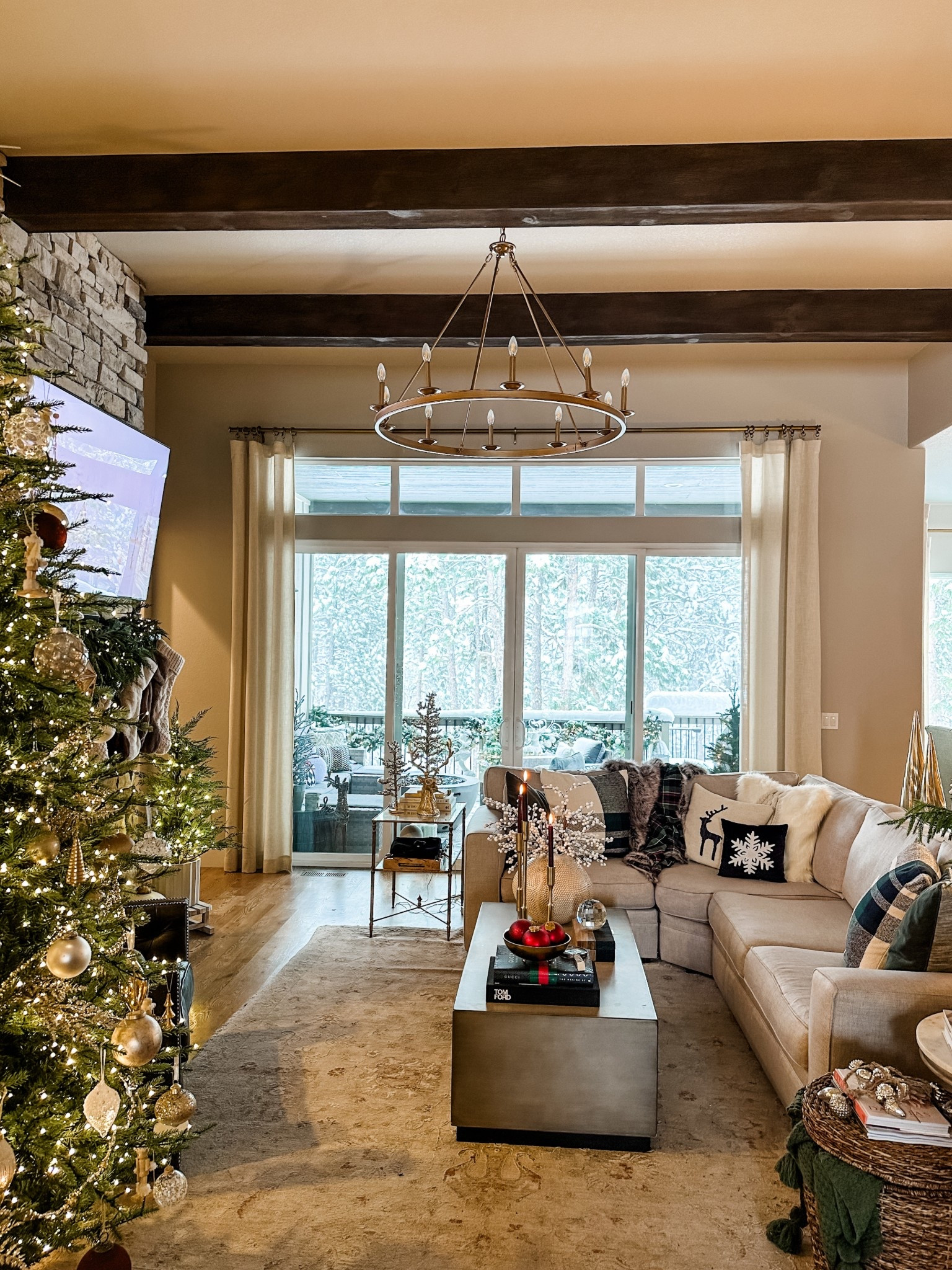 Recreate my Christmas couch look with these festive pillows 

#LTKHome #LTKSeasonal #LTKHoliday