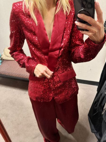 Black Tie Holiday Party Look: 🎁🎄

This sequin blazer and matching pant look is gorgeous on and SUCH a statement. Pair with a black heel as the pants are longer. Both pieces true to size. 

#LTKparties #LTKHoliday #LTKover40