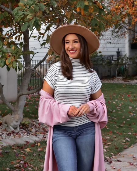 Striped knit Top
Cozy Longline Cardigan 
Casual Thanksgiving Outfit idea