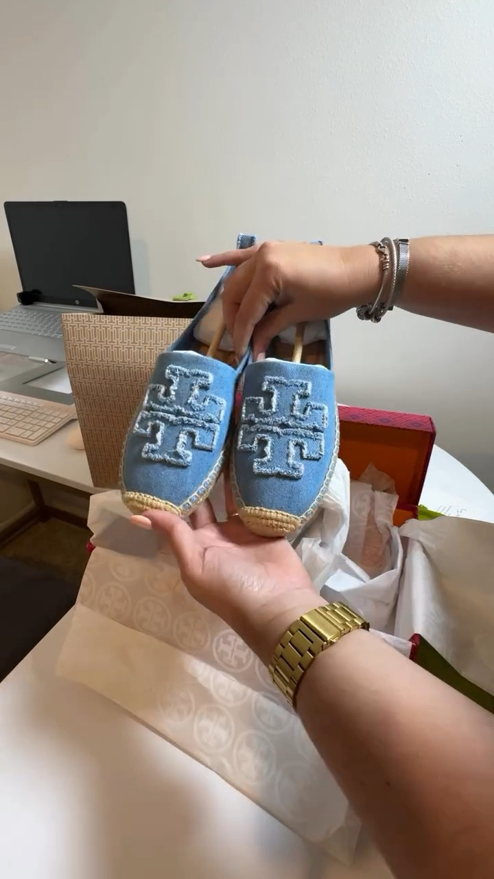Unboxing @toryburch 💛 #unboxing #toryburch
