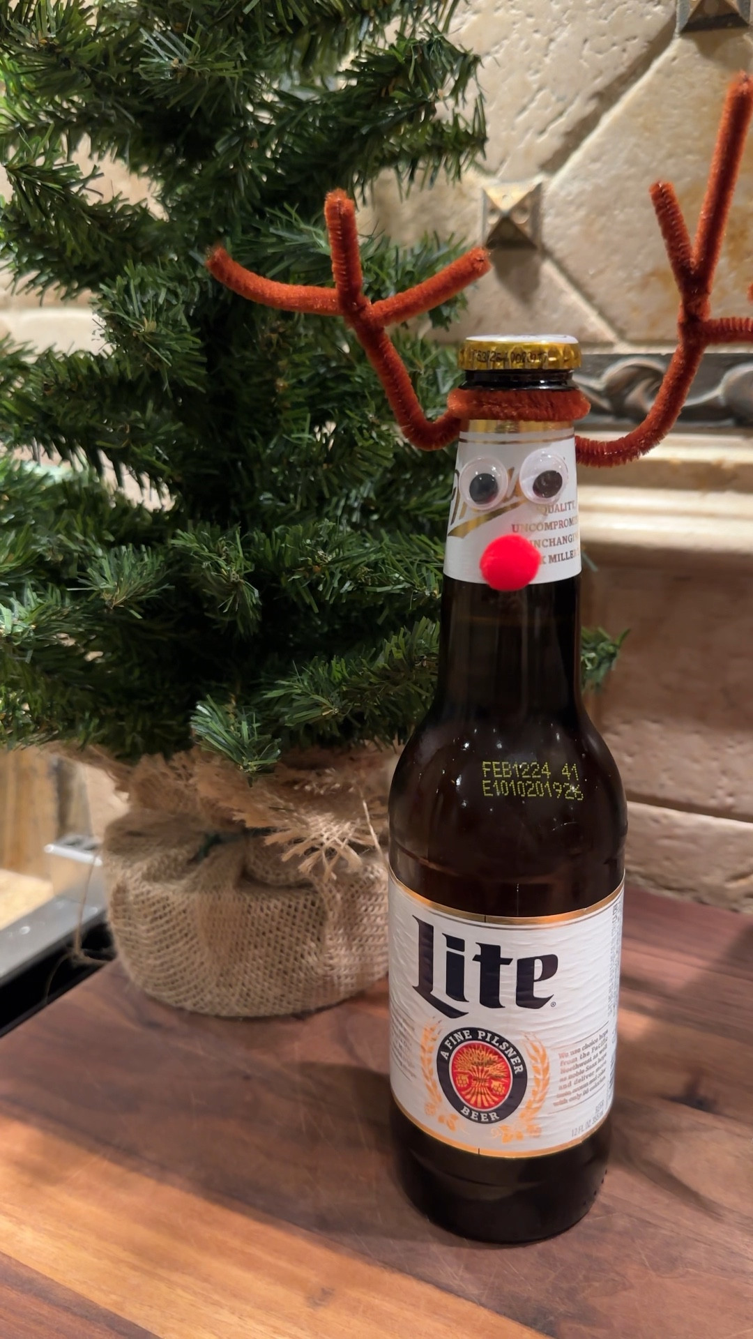 Festive Reinbeers 

Where’s the party at? Never show up empty handed and from here on out, until it’s NYE, show up with these guys!

A quick trip to a craft store can turn a 6 pack into a festive treat. Can be used with any bottle of beer or root beer for the kids!

Here’s what you’ll need:
Brown pipe cleaner (full sizes, then cut in in quarters)
Medium googly eyes
Red Pom Pom
Hot glue gun

If you make these Reinbeers, tag me!



#LTKparties 

#LTKHoliday #LTKGiftGuide