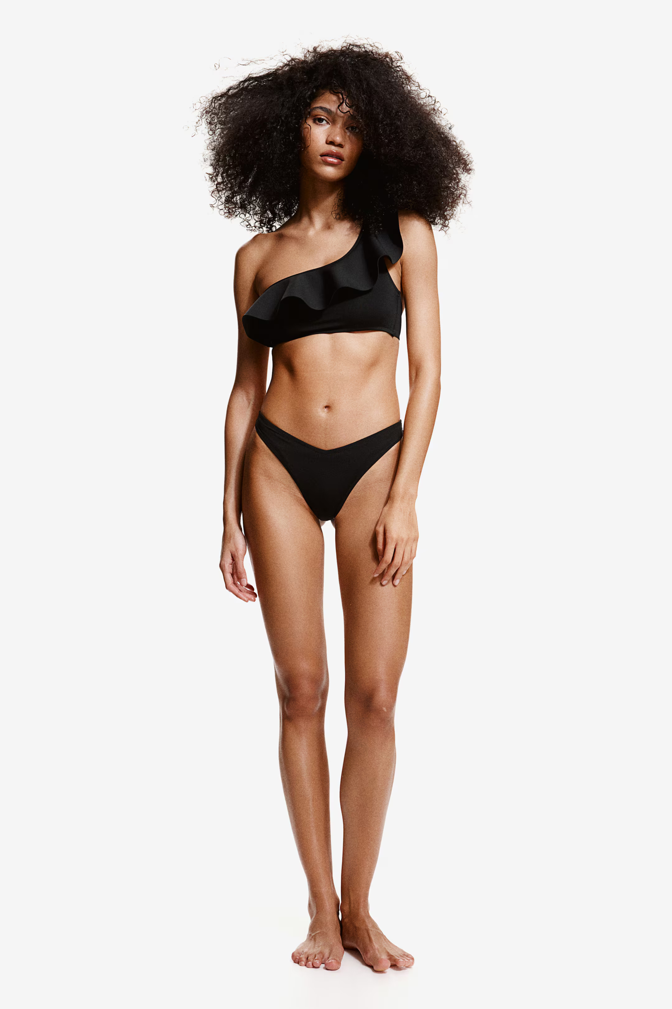 Top de bikini de un hombro con relleno - Escote asimétrico - Negro - MUJER | H&M ES | H&M (FR, IT, ES, PT, BE)