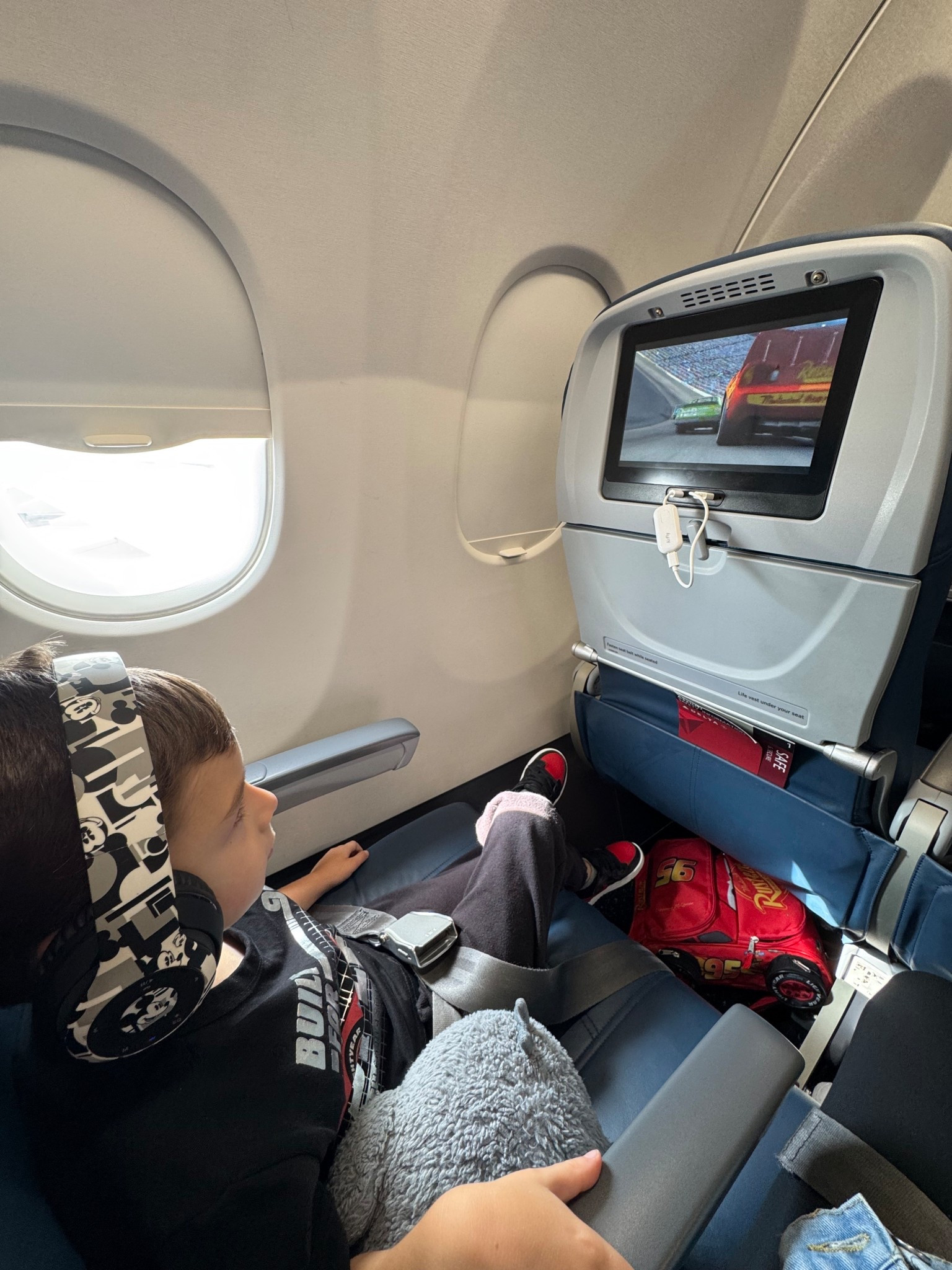 Bluetooth wireless headphones and adapter for plane 