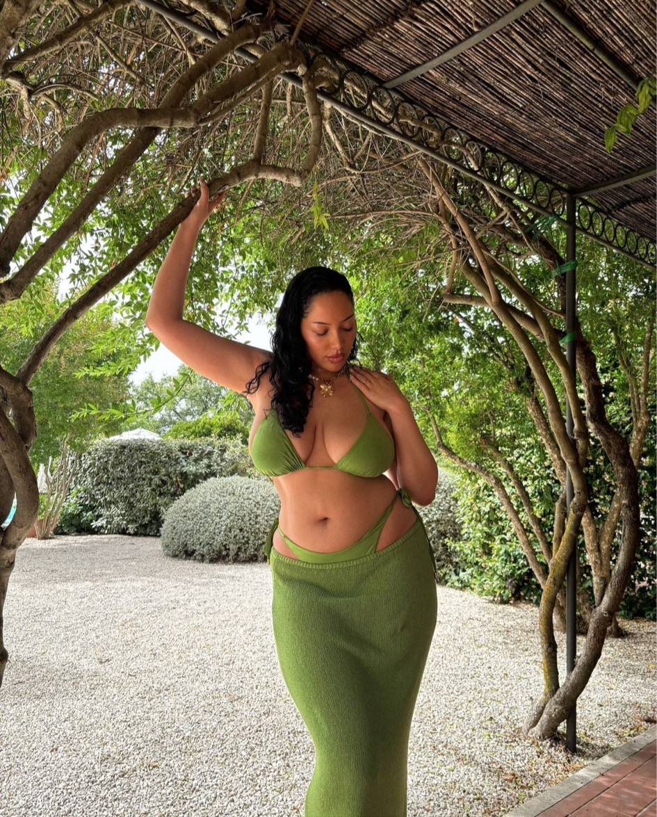 green bikini set & skirt 🌿 #swimwear #curvyoutfits #holidayoutfits #vacation 