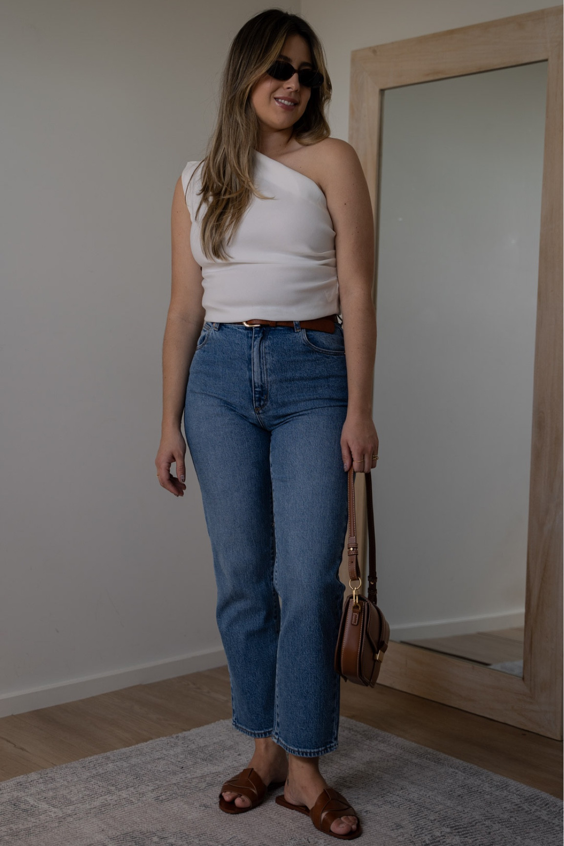 -Bag is Zara ref. 6042/210
-Sandals are Zara ref. 2606/910
- Top is Zara ref. 0085/402
- I am wearing jeans size 28/10 au 