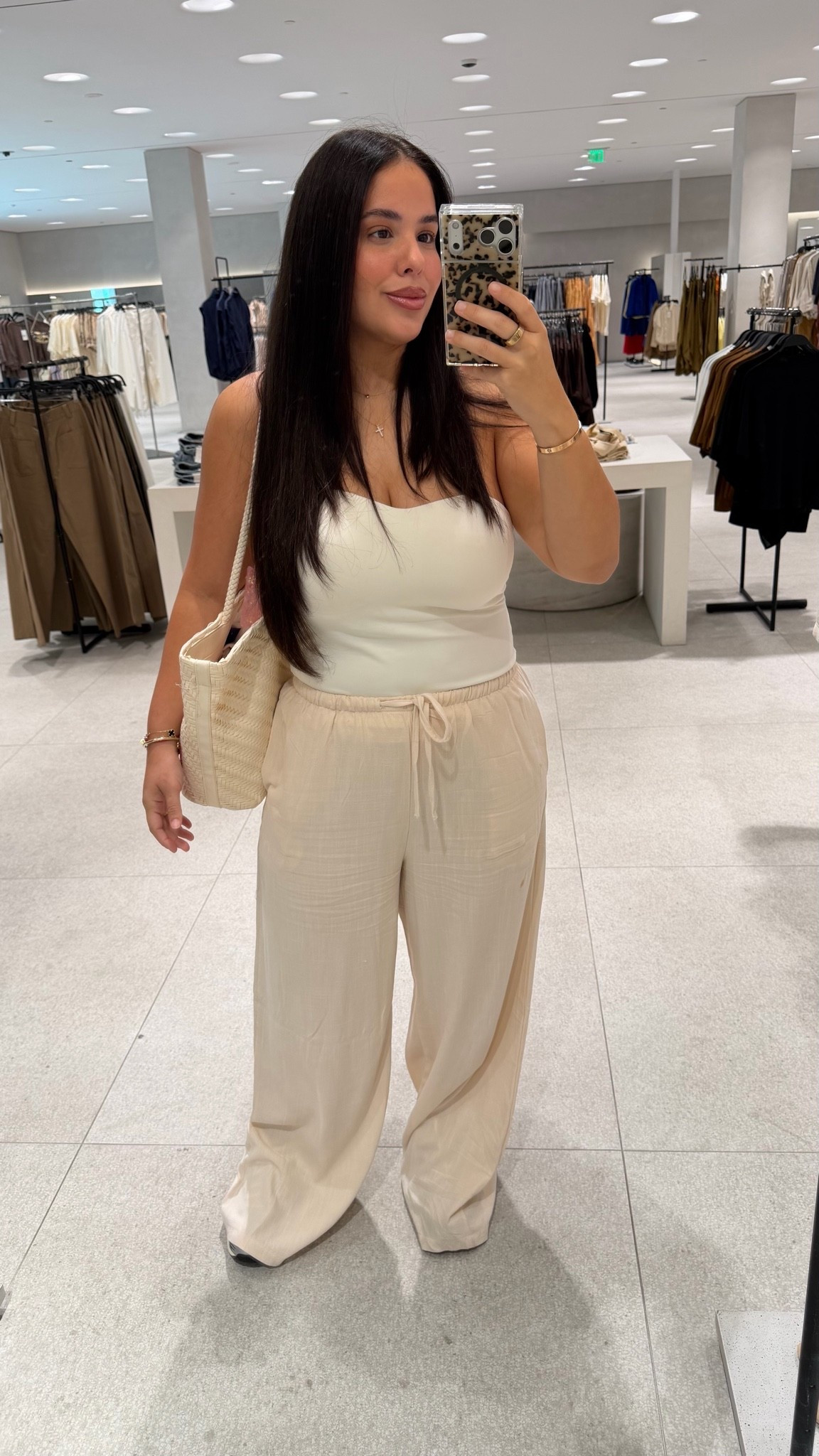 Errands outfit! Top and pants size L

#LTKMidsize #LTKootd #LTKdayinmylife