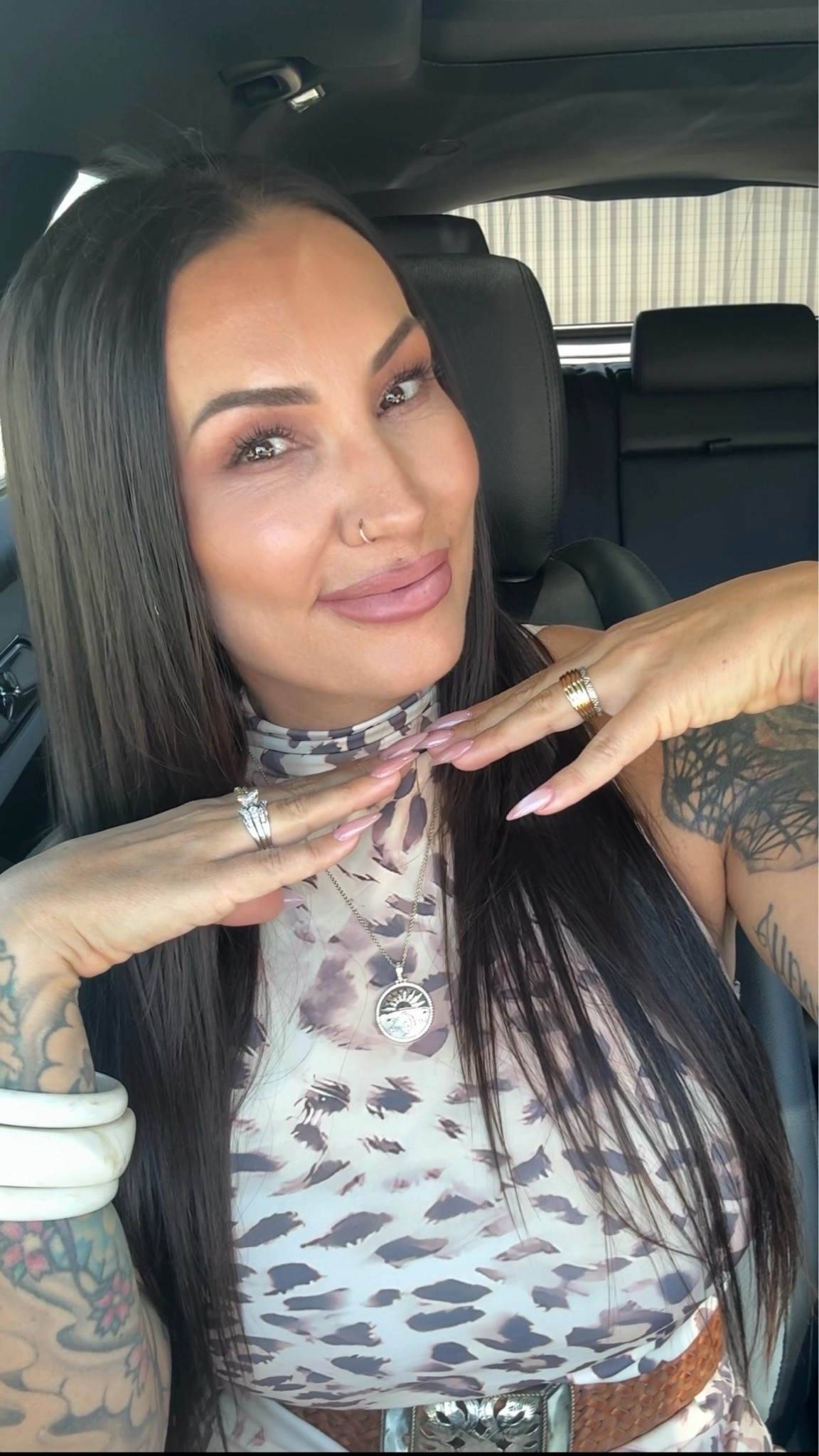 12 hour stay lip combo 💋 unfortunately the under eye brightener is not linkable on here however, I linked a very similar color from MAC💕 the rest is linked below🥰￼