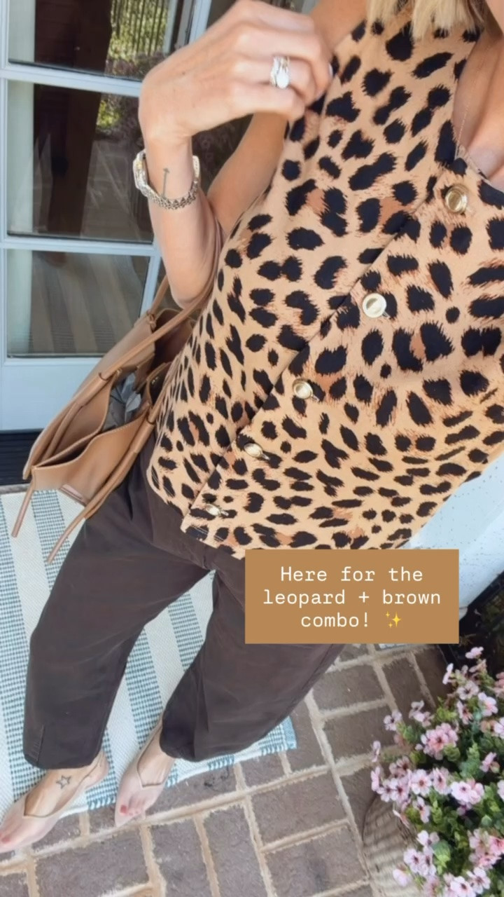 The leopard print top with the brown barrel jeans! 😍 Love this combo for fall! Wearing XS/4!

Loverly Grey, leopard print, leopard print top, barrel jeans, brown jeans, fall workwear, fall outfit inspo

#LTKSeasonal