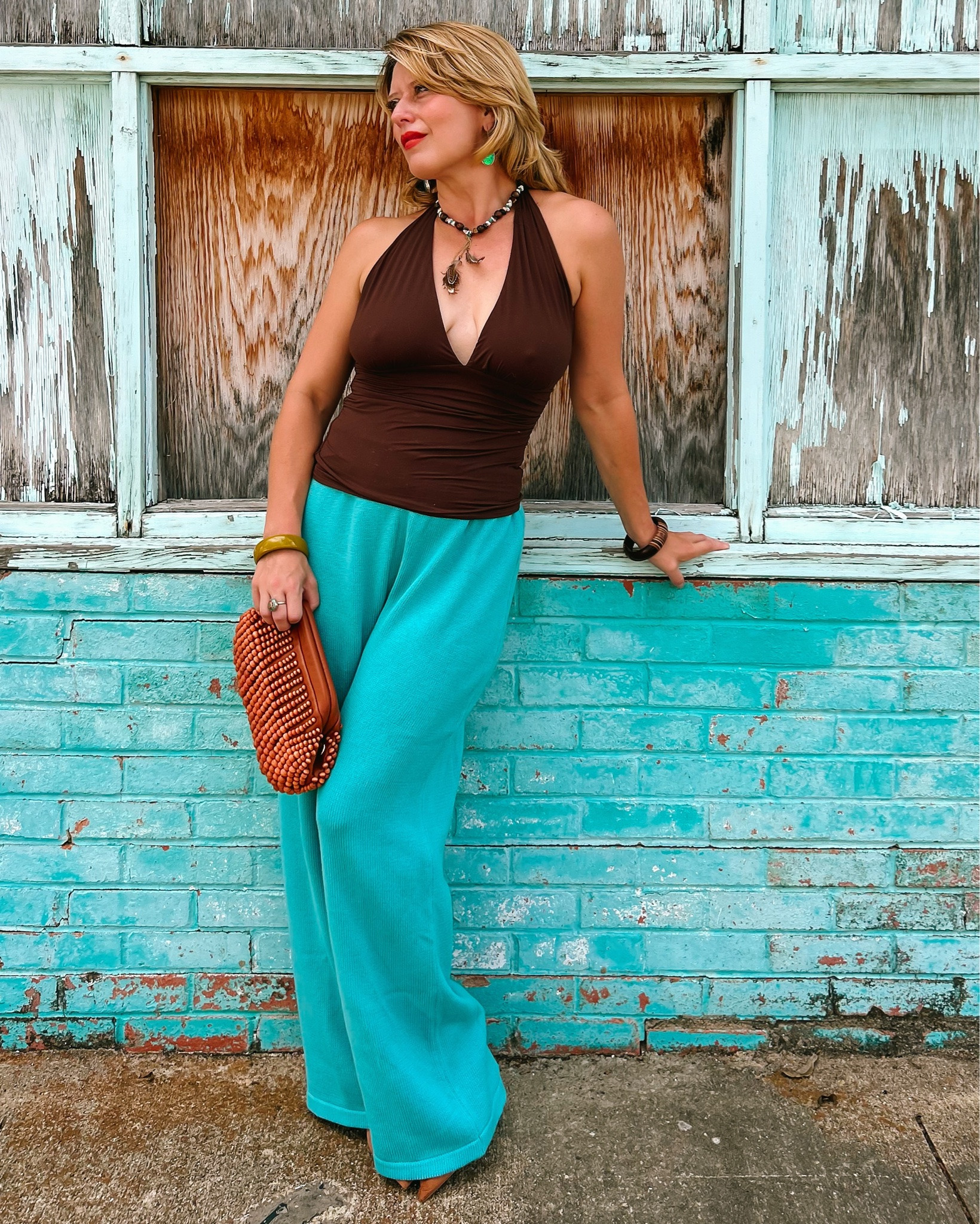 I just couldn’t gatekeep these two new favorite things for Fall 🍁 knit @juliaamory pants and @makeupbymario lipstick. Comment FALL for details! 

#fallstyle #truespring #falledit #vintagevibes #faithandfashion