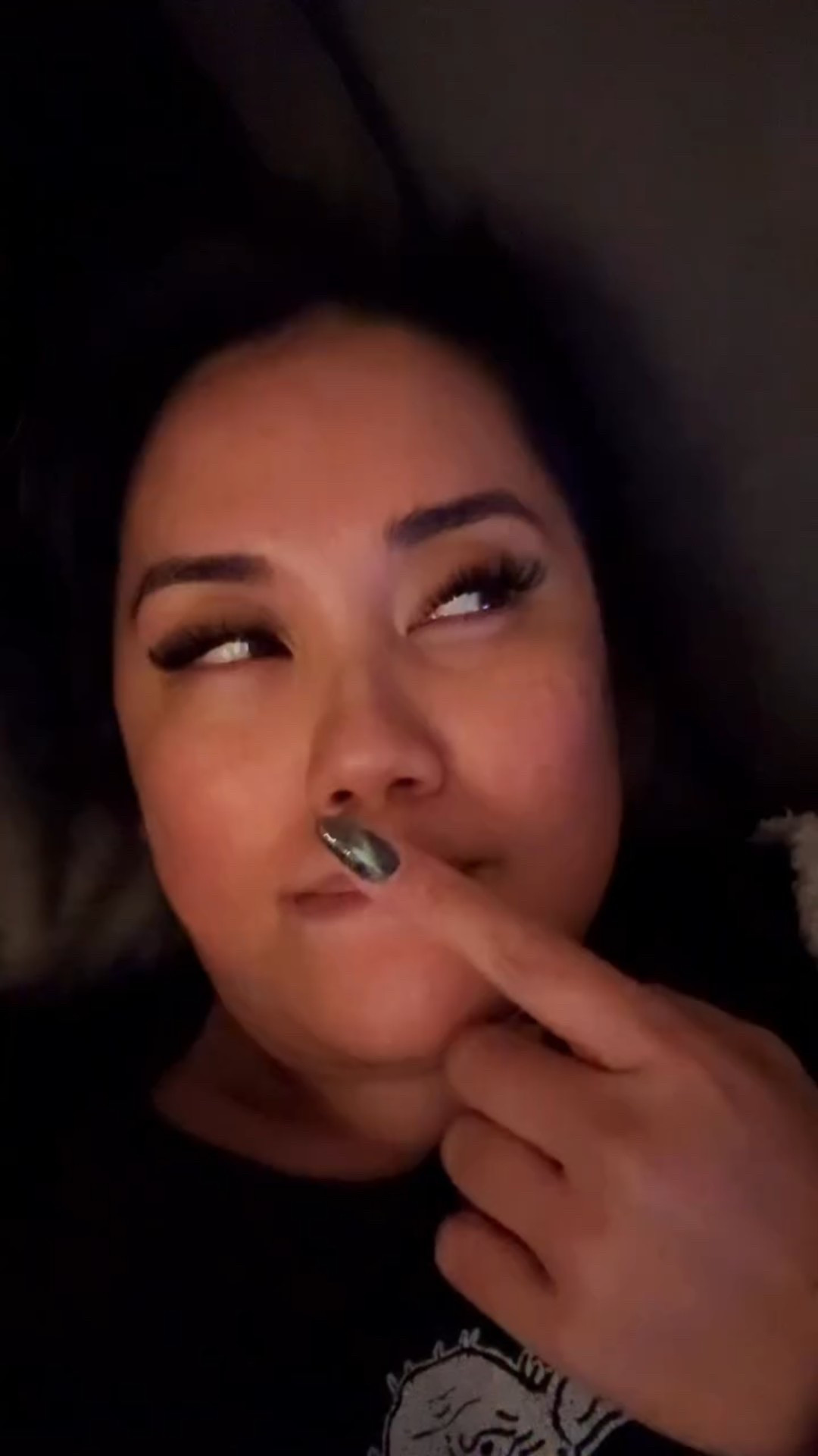 Low-effort self-care that fits into real life ✨ I use the Mommy Care EMS V-Thera as a handheld device for facial sculpting and lifting, with gentle muscle stimulation for the neck and shoulders. Three modes — Slim, Up, and Body — depending on what I need that day. Simple, effective, and easy to stay consistent with. @mommycareglobal @yesstyle 
#mommycare #yesstyle #yesstyleskincare #foryou #beautydevice