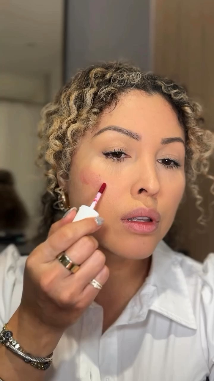 @benefitcosmetics perfect blush and lip stain!
Makes your lips look so good👄 
👄 here I used benetint and dewy splashtint in shade 1-skinny dip
 
#miamicontentcreator #beauty #benefitcosmetics #liptint #lipstain #makeuplover #makeuptutorial