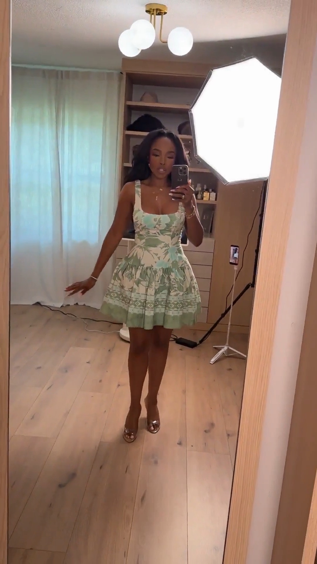 This floral mini is that perfect spring moment — feminine, flattering, and just so easy to throw on and feel instantly put together. The fit is so good and the print makes it feel fresh and elevated.

Where to wear this:
Brunch
Day dates
Spring events
Vacation

I love dresses like this because you can style them with heels or sandals and rewear them so many different ways — so your cost per wear keeps getting better every time.

Everything is linked below

xx Kira | Kira’s Fashion Finds

34D - 27 - 40

#LTKgrwm #LTKootd #LTKPetite

Comment SHOP below to receive a DM with the link to this post on my LTK ⬇ https://liketk.it/6bS1a ltkootd ltkpetite ltkvideo primeday2022 walmart_july2022 ltkxprimeday ltkxprime ltkgrwm

https://liketk.it/6bS1a