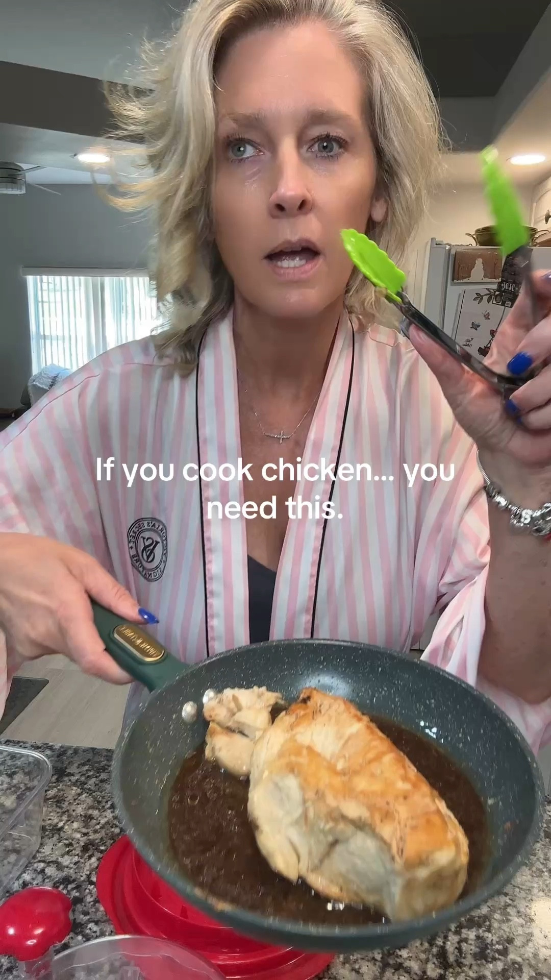 Save time on the kitchen with this chicken shredder.