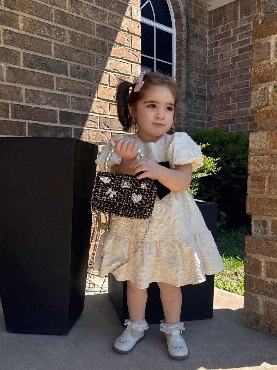 My little blessing celebrating Palm Sunday 🌿🤍
Tiny hands, big faith, growing up in His love and grace.
Hosanna in the highest for this precious gift from above 🌿