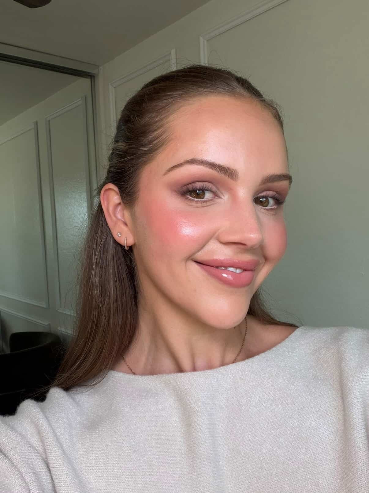 Get Sara’s glam  💄 

#LTKBeauty #LTKHoliday #LTKGiftGuide