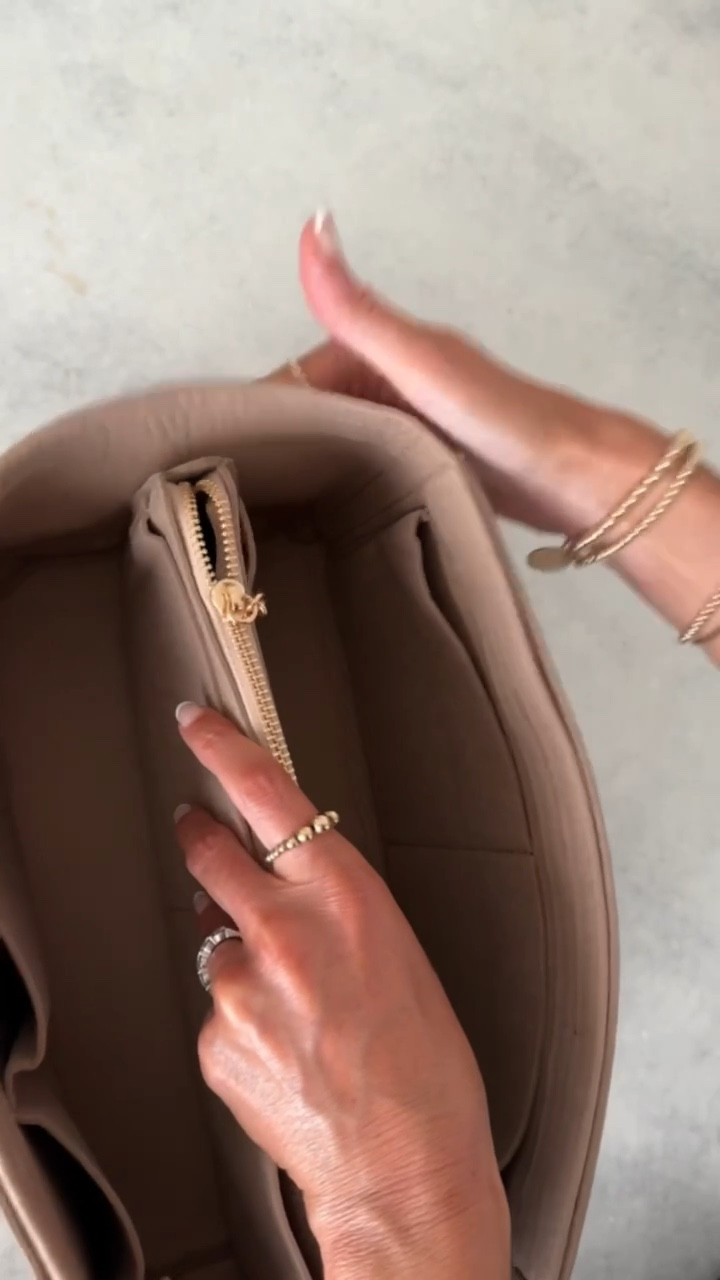 POV: you can never find anything in your tote bag so you buy this. This is the size LARGE
StylinByAylin, Aylin #amazon #organization

#LTKmomlife #LTKBeauty #LTKTravel