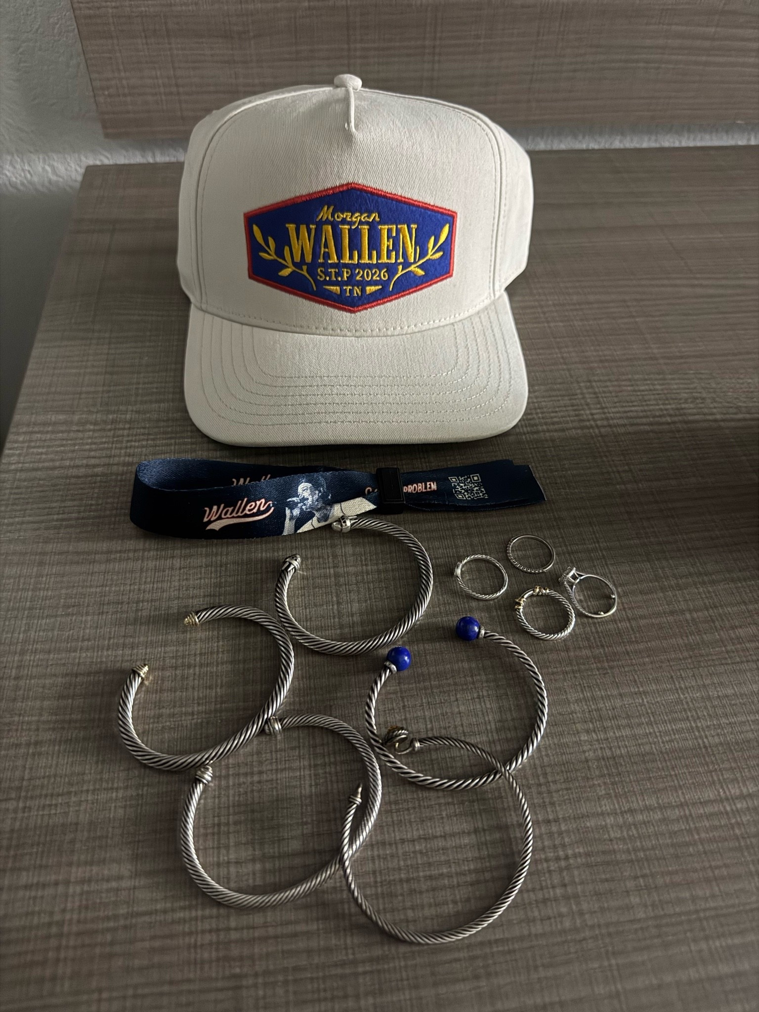 Concert accessories🤠🎶🧢 my jewelry and merch


Concert accessories / concert jewelry / Morgan Wallen concert / country music / country concert / David Yurman / trucker hat / merch

#LTKdayinmylife