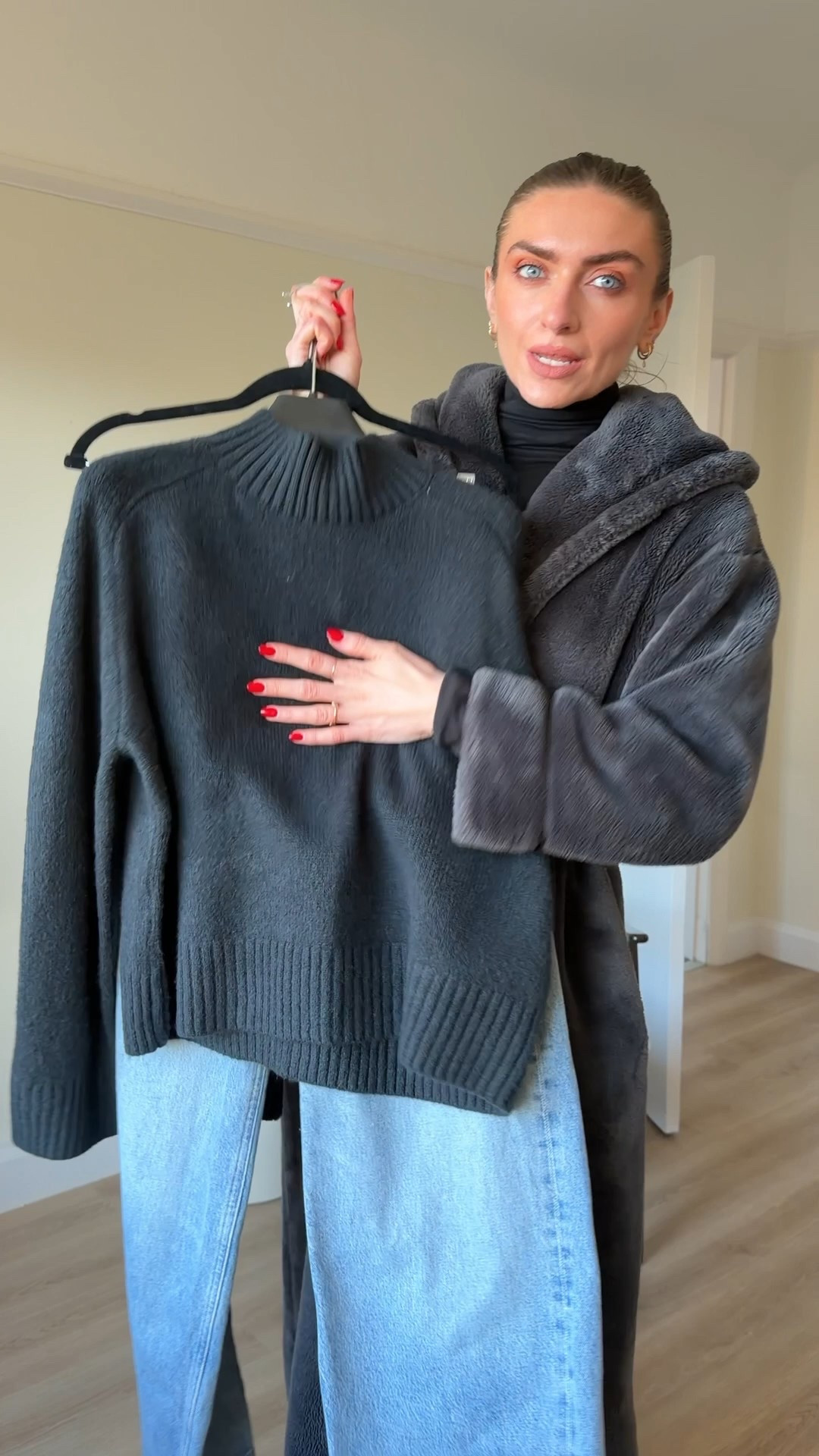 It’s the 3rd January, let’s get dressed! 
Small in the Abercrombie black jumper
23 in the Citizens of humanity Ayla jeans
I’m 5ft 6
Dune brown suede loafers 