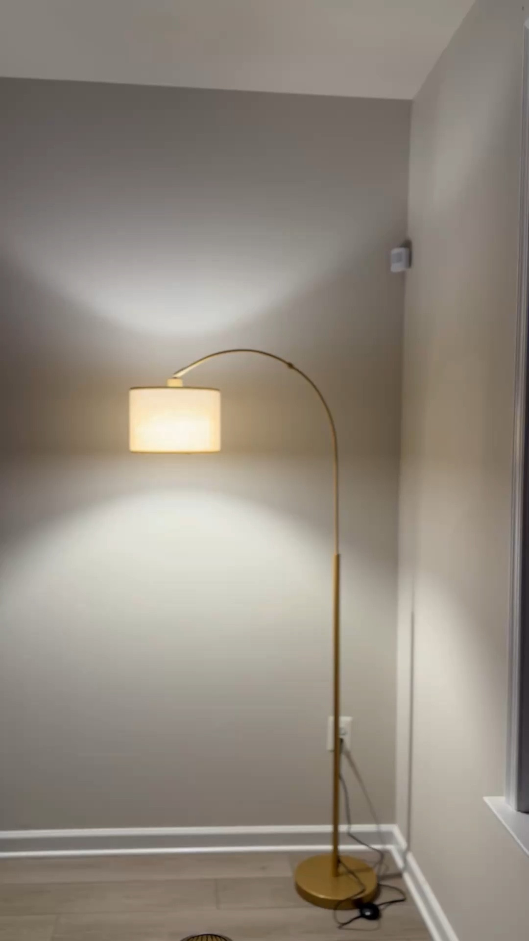 Simple and minimalist for this floor lamp. Not bad. 

#floorlamp #housetohome #amazon

#LTKHome