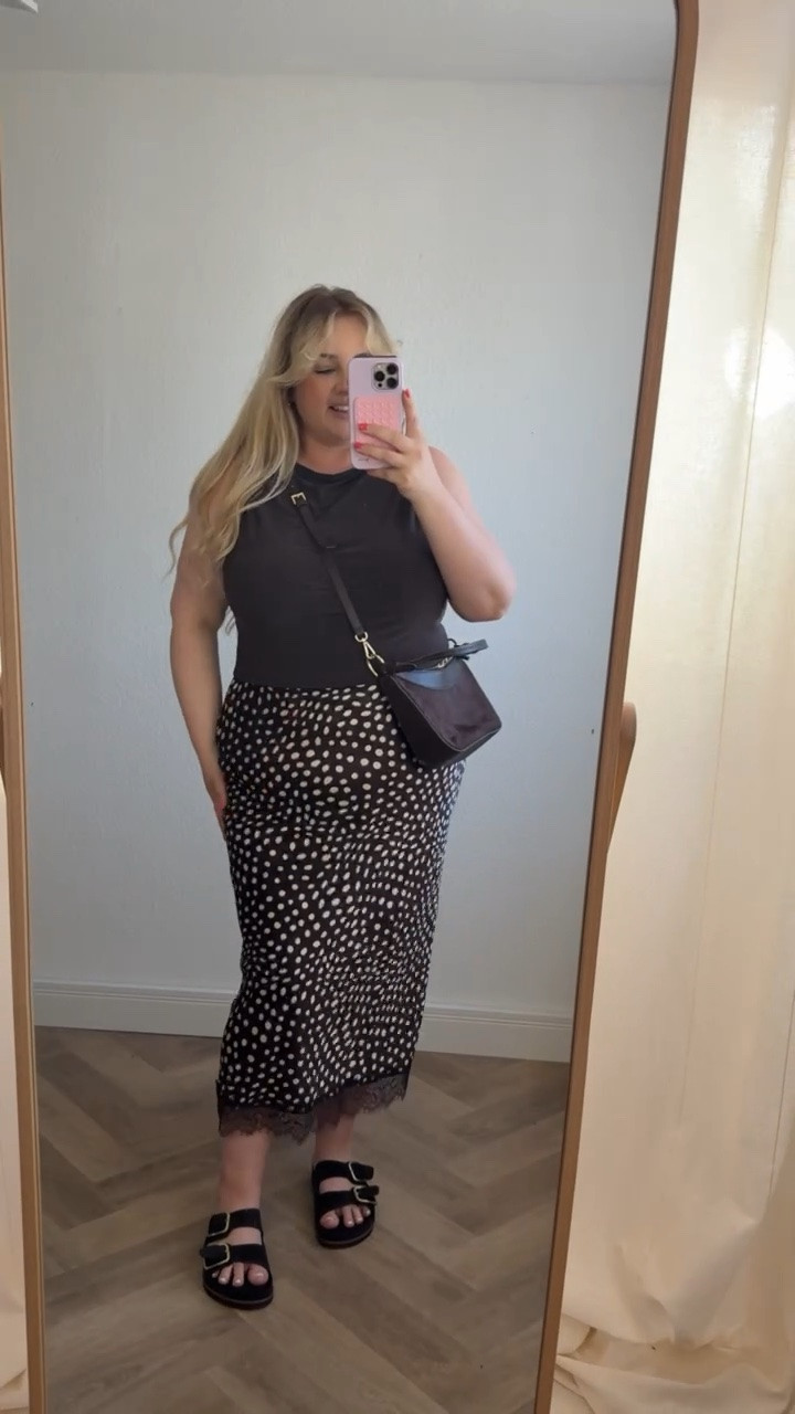 Trend mit Spitze 🥰 

#spitze #rock #summeroutfit #plussizefashion #curvy

#LTKdeutschland #LTKplussize #LTKsummer