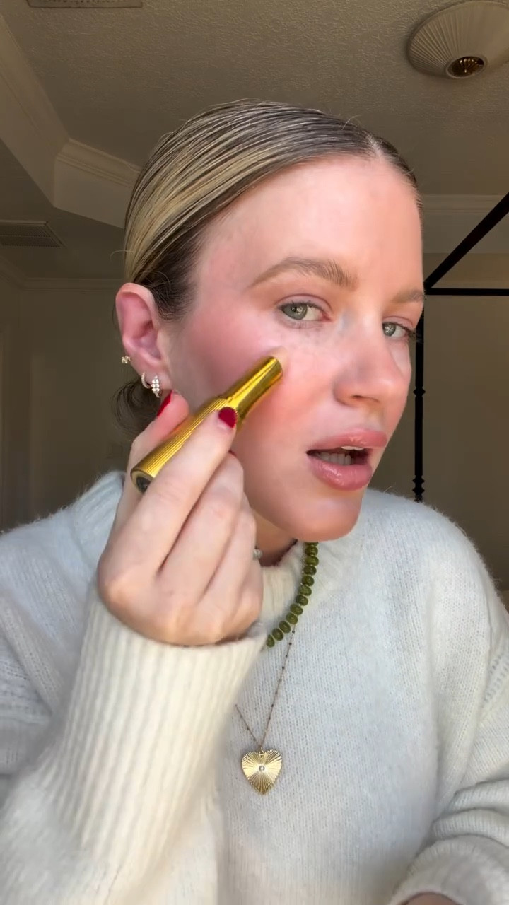 5 beauty products that you'll always see in my makeup bag. X, H 


#LTKootd #LTKgrwm #LTKBeauty