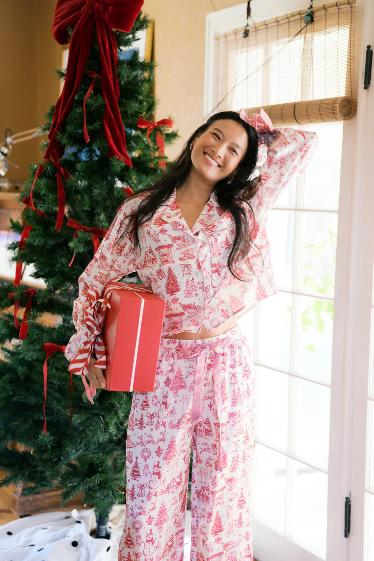 Under the Mistletoe Red Toile Holiday Pajamas | Confête