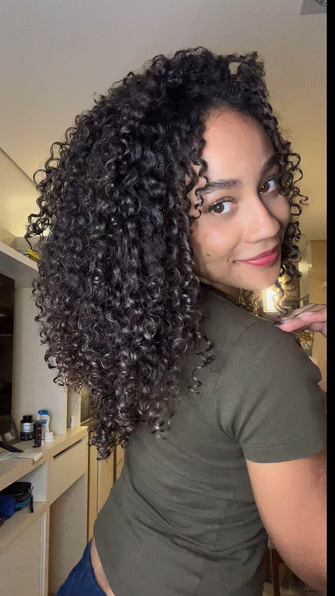 Minha Finalização com gelatina para cabelo poroso! Na verdade esses dois produtos funcionam super pra todo mundo de curvatura ✨


#LTKVideo #LTKbrasil #LTKbeauty