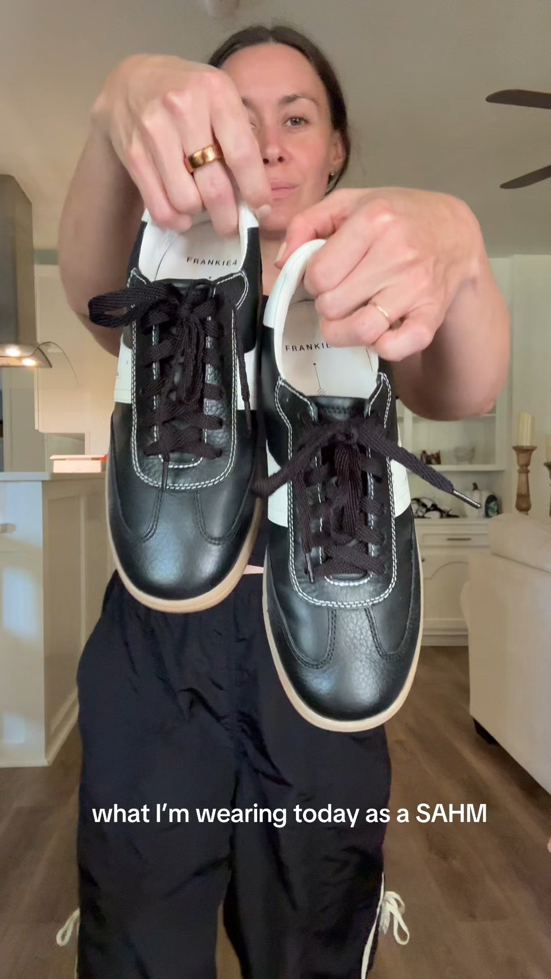 Comfy fall outfit inspo for moms to look more put together ✨ baggy joggers + low back top + sleek sneakers!

#LTKStyleTip #LTKSeasonal #LTKActive