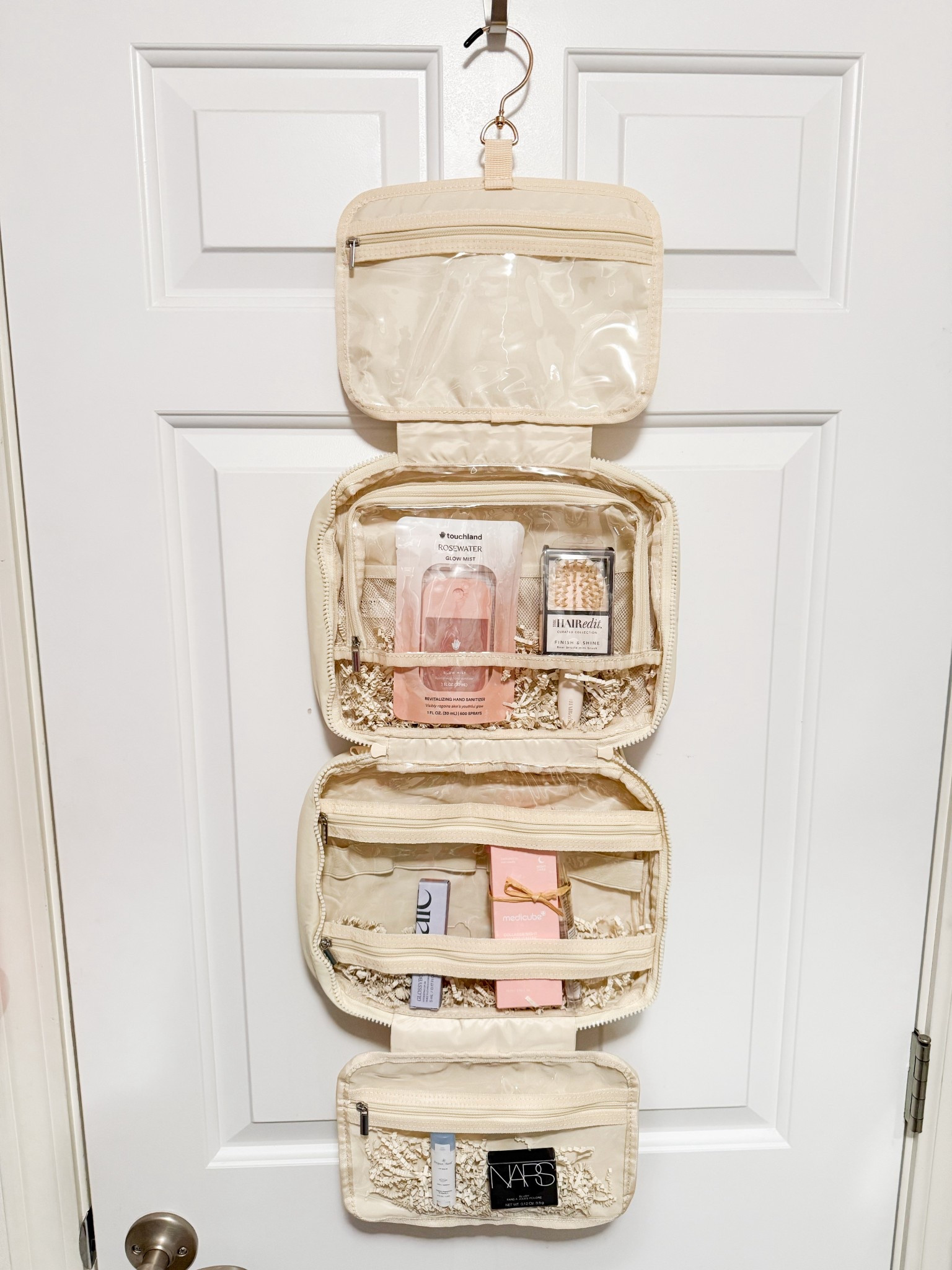 Mother’s Day Gift ideas! Travel toiletry bag filled with goodies!

#MothersDay
#giftidea
#mothersdaygift
#mom
#celebrate
#travel
#toiletries
#cosmetic

#LTKFamily #LTKGiftGuide #LTKFindsUnder50