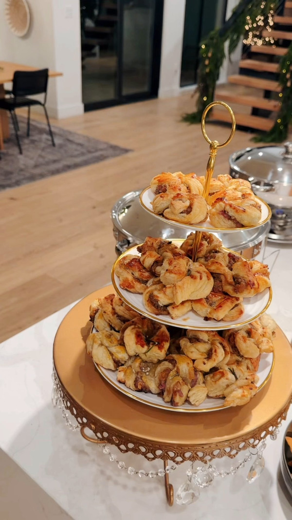 Holiday hosting, but make it easy and elevated.