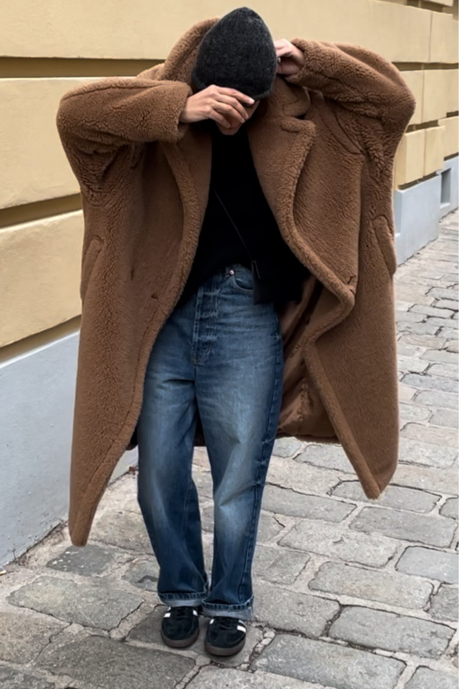 Teddy coat size L
Jeans size 24

#LTKeurope #LTKstyletip #LTKitbag