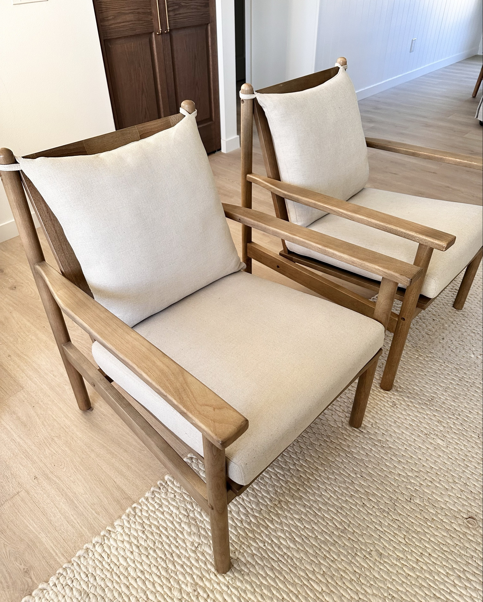 Shop my current favorite “designer look for less” home items!

Home decor, furniture, chairs, dining chairs, coffee table books, slipcover sofa, bathroom decor, towels, rugs, textured rugs, home design

#LTKHome #LTKSaleAlert