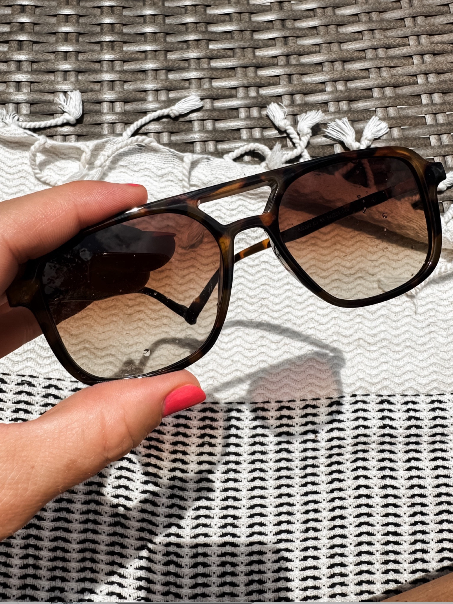 I love these retro sunglasses. They’re lightweight, polarized, classy and only like $15! 

#LTKunder50 #LTKFind #LTKstyletip

#LTKStyleTip #LTKFindsUnder100 #LTKFindsUnder50