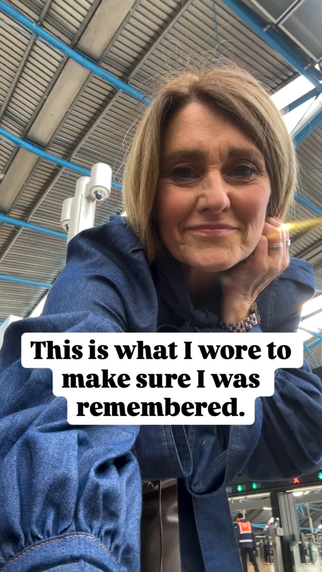 At networking events, your outfit speaks before you do.
It signals confidence, credibility and intention, long before the introductions start.

You don’t need to be the loudest in the room.
You need to be clear.

Your outfit is your business card.
The question is… what does yours say about you?

If getting dressed for events feels stressful or last-minute, that’s usually a clarity issue not a confidence one.

✨ Dress with intention.
✨ Arrive already aligned.
✨ Be remembered for the right reasons.

Hope this helps x