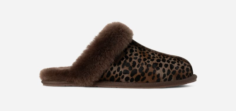 UGG® Women's Scuffette Caspian Sheepskin/Cow Hair Slippers in Burnt Cedar, Size 5 | UGG (US)