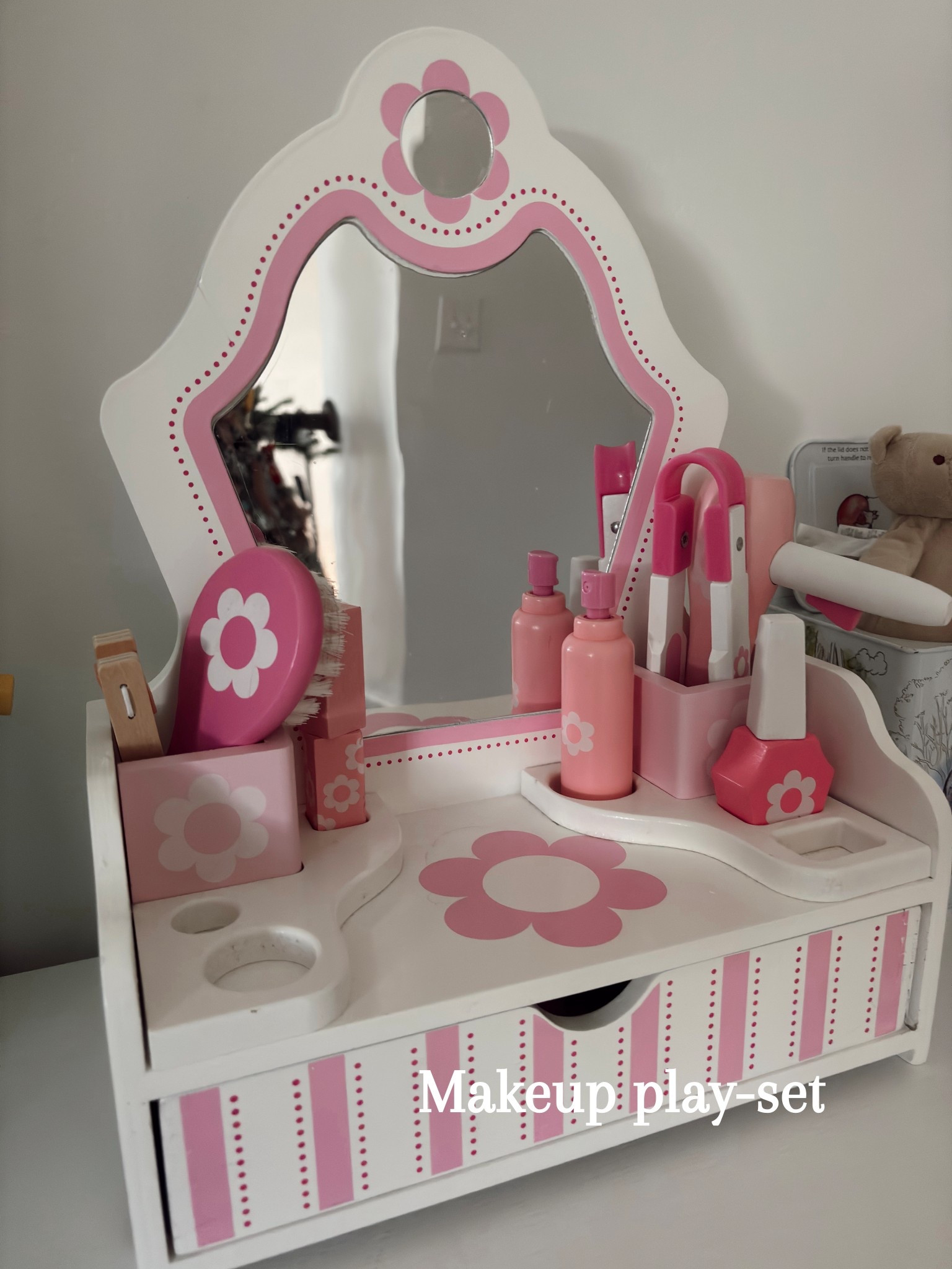 Makeup stand 

#LTKGiftGuide #LTKHoliday