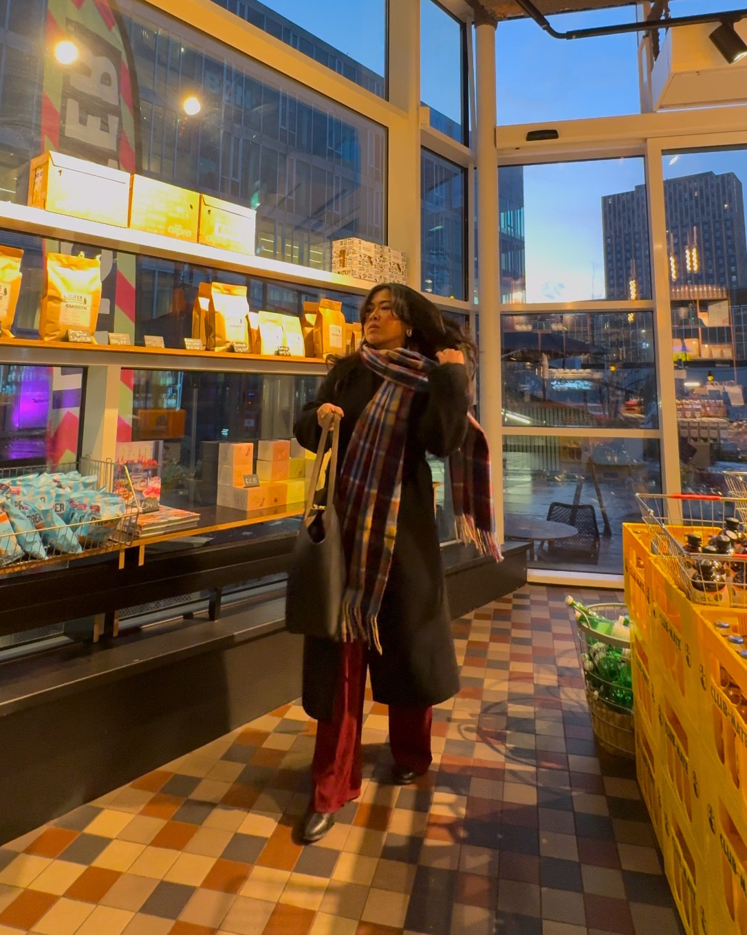 Classic  winter layers for a look that’s both chic and commanding. 

Stepping into winter like a boss: Chic layers, bold hues, and that pop of red! Perfect combo for confidence this season. ❄️❤️ 

#LTKnederlands #LTKworkwear #LTKeurope