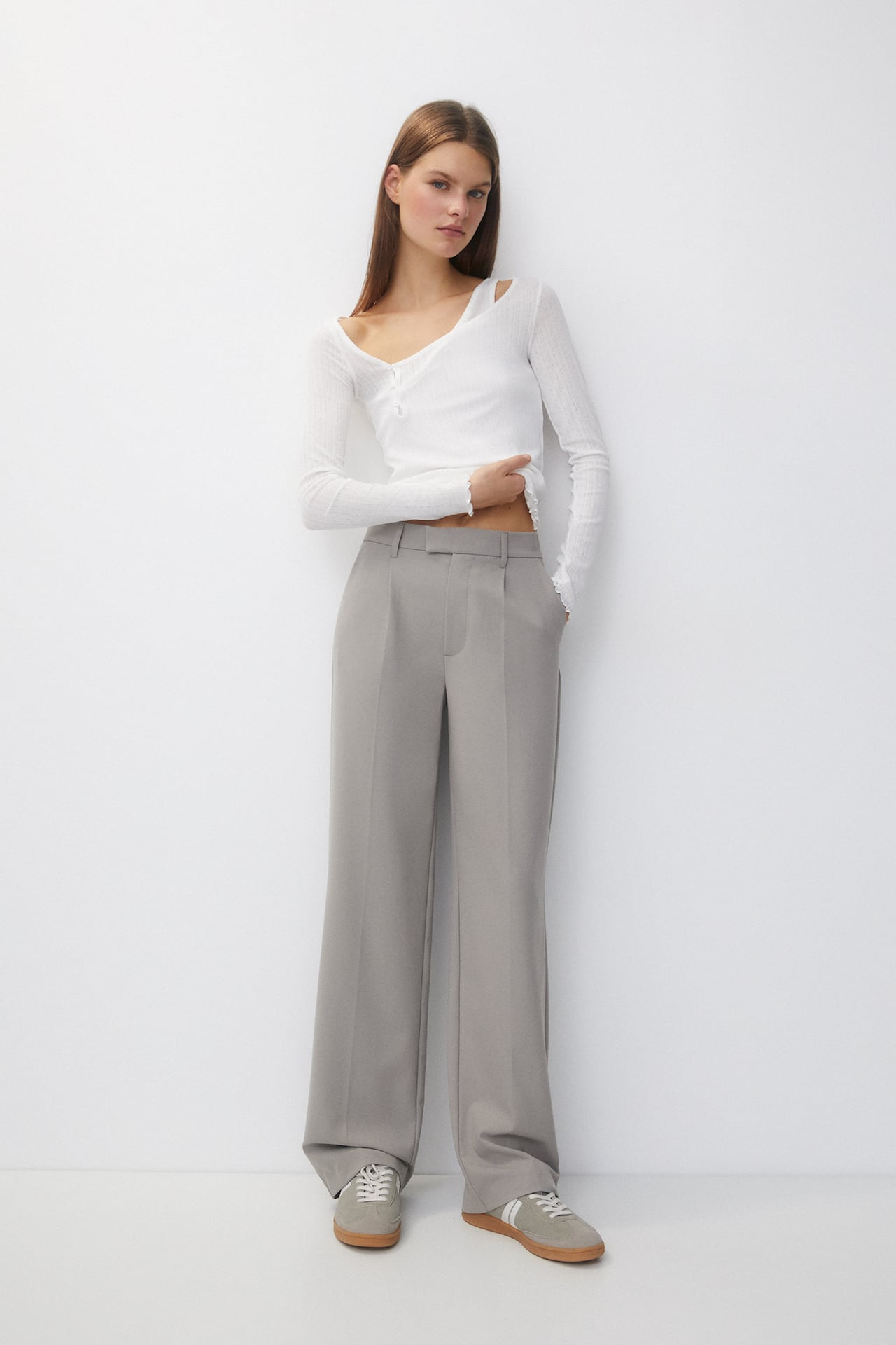 Wide-leg smart trousers with darts | PULL and BEAR UK