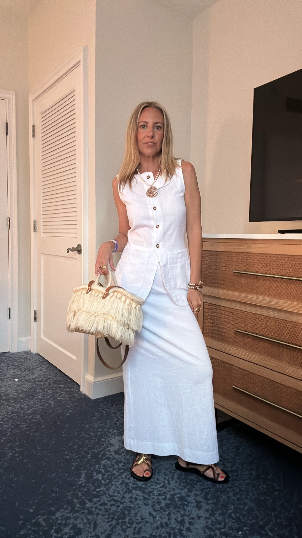 Amazon linen matching set 
Dinner outfit size small
Runs smalll

#LTKSaleAlert #LTKFindsUnder50 #LTKStyleTip