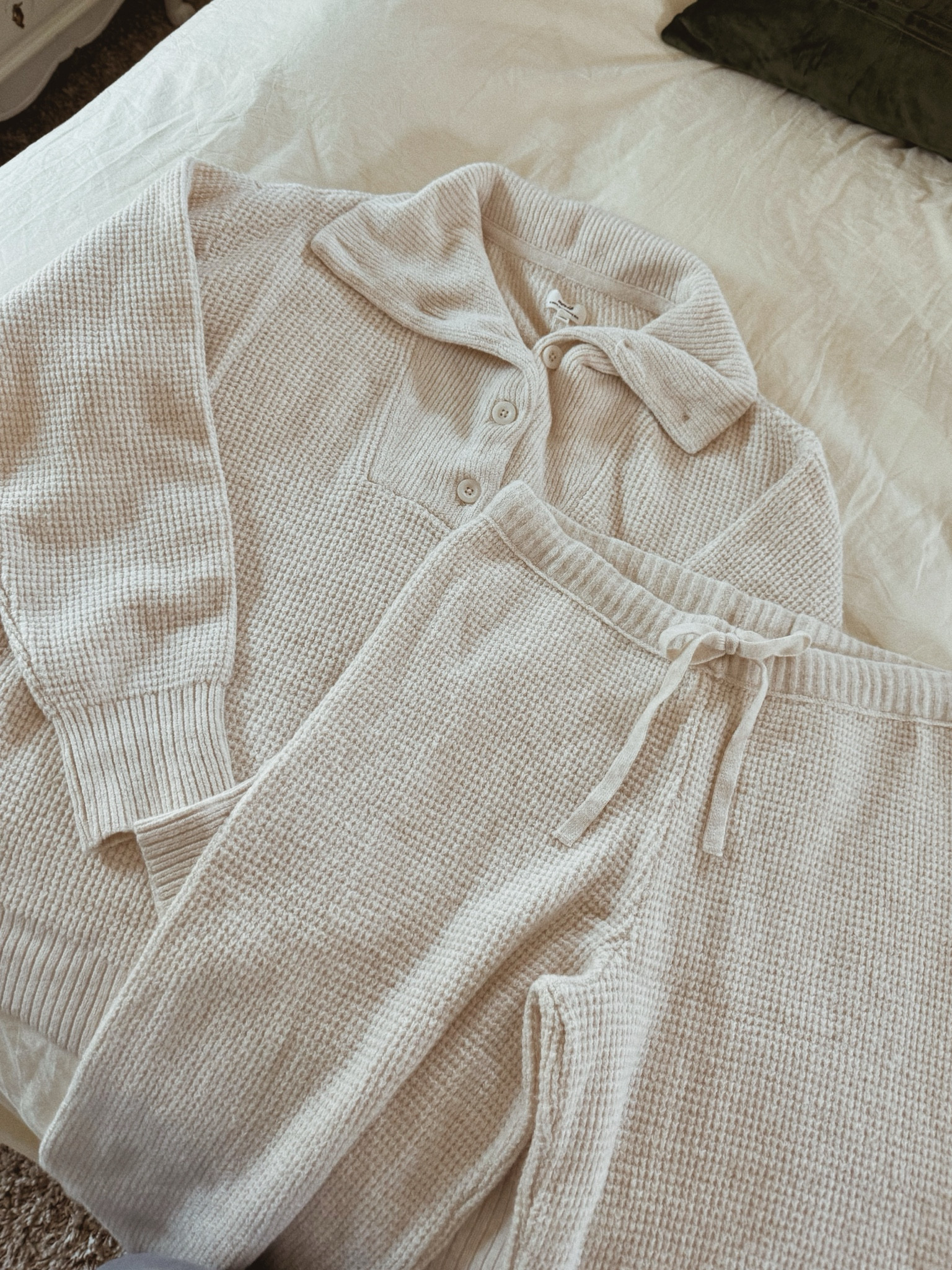 the coziest lounge set to ever exist ☁️✨🤍

#LTKBump #LTKHoliday #LTKFindsUnder50