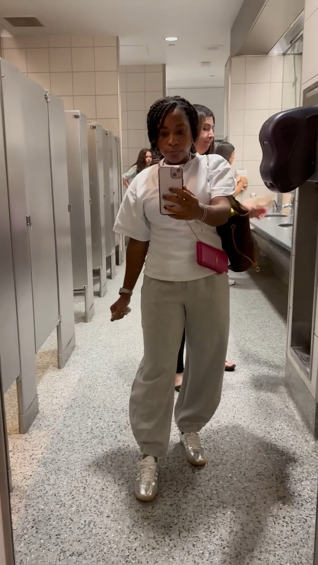 Travel day outfit. Easy and comfy! #traveloutfit #traveldayoutfit #ootd 

#LTKTravel #LTKStyleTip #LTKFindsUnder50