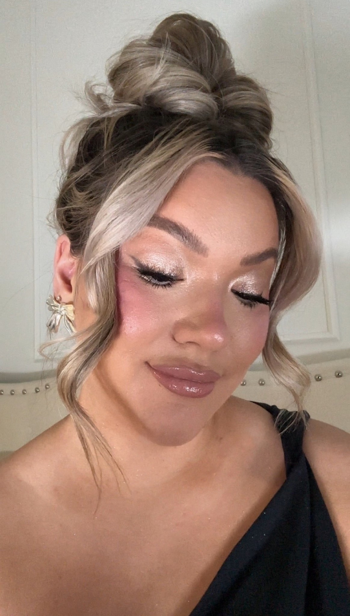 Winter makeup frosty eyes Christmas holiday beauty 

#LTKwinter #LTKholiday #LTKbeauty