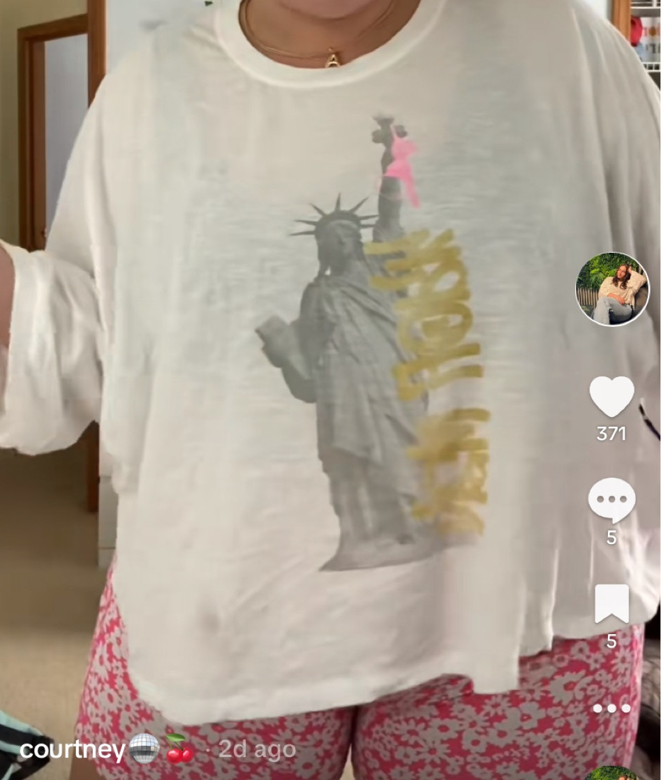 i look bad in the screenshot so i had to crop it but shirt is aerie and bottoms are pink but not sold anymore:(