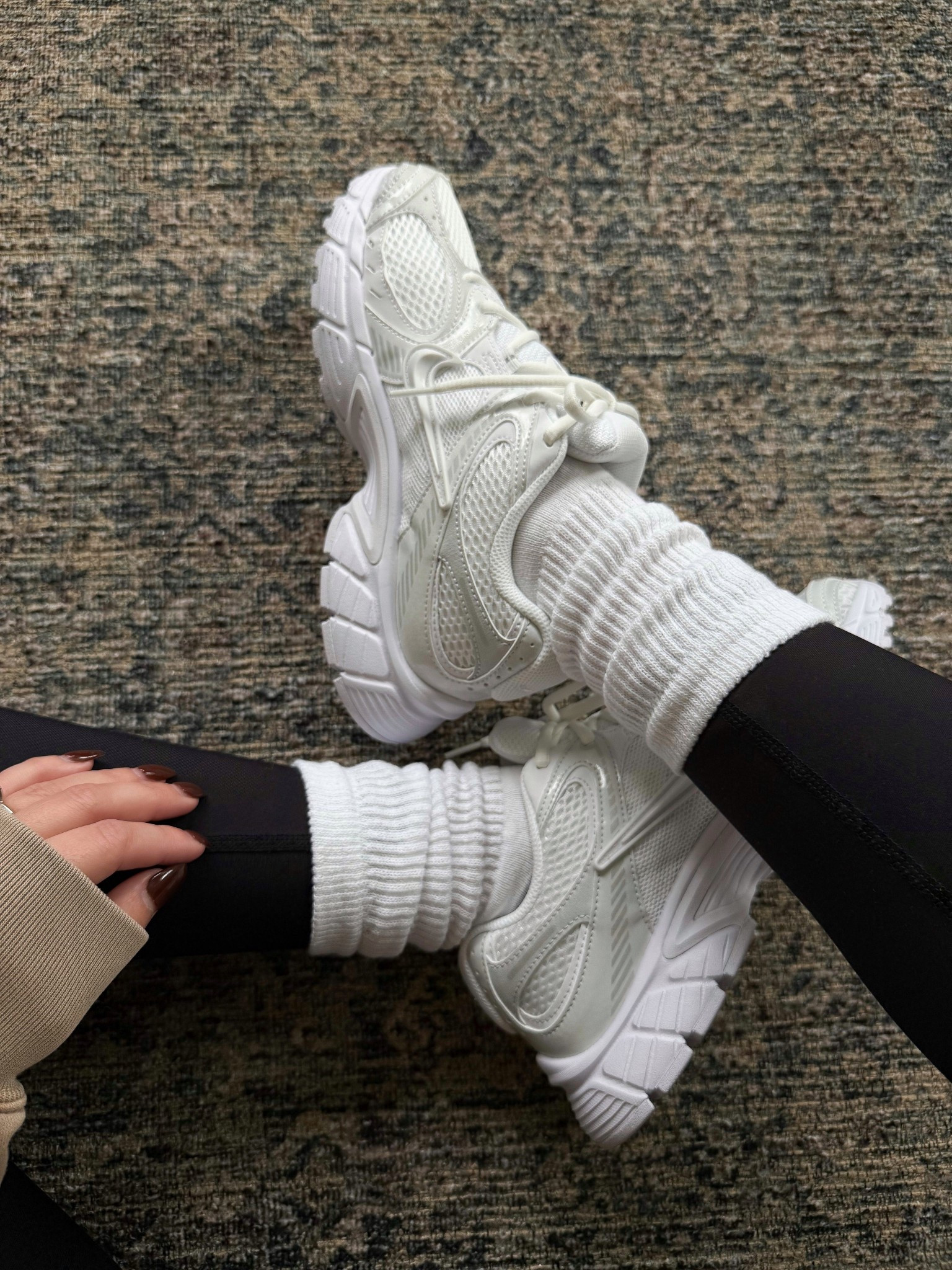 New Fall Sneakers! 🤍

#fallsneakers #nikeshoes #falloutfit #comfy

#LTKActive #LTKStyleTip #LTKFallSale