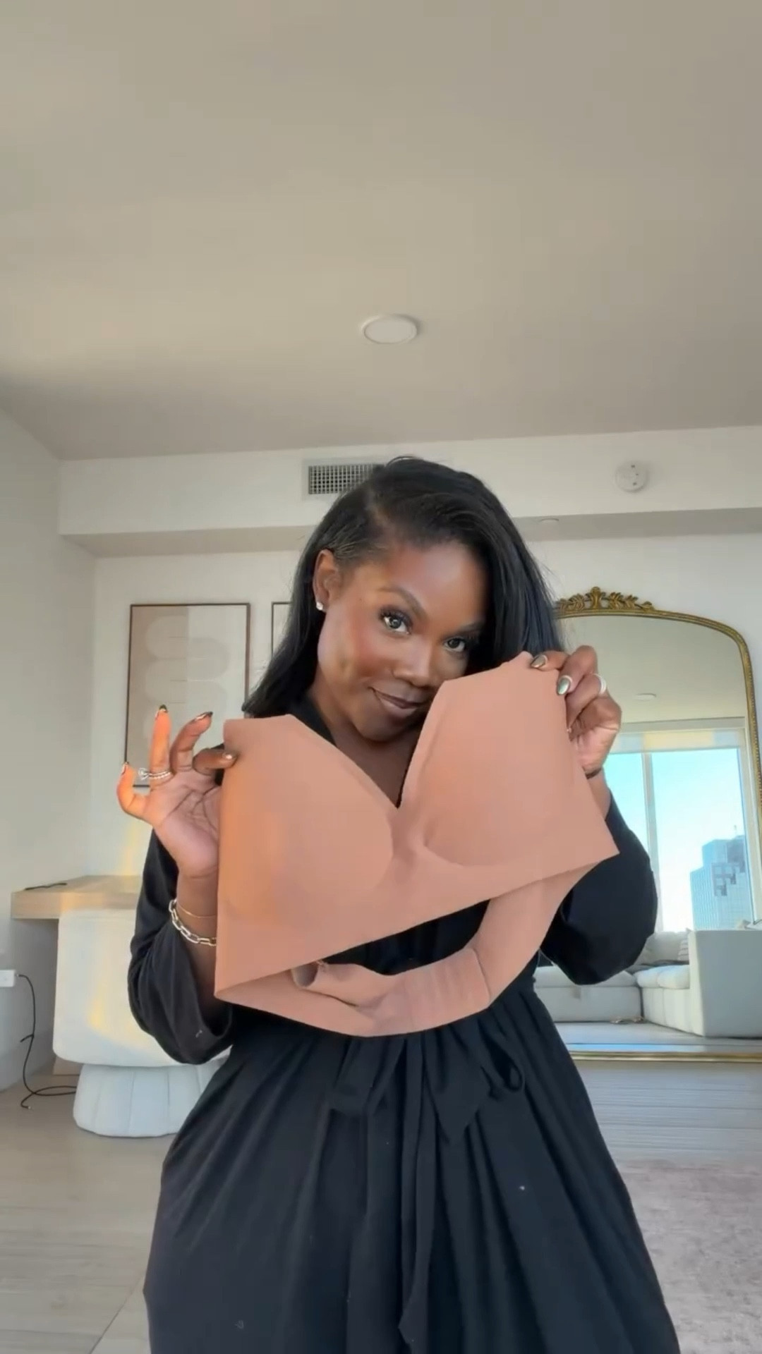 A set girl 🤌🏾 Comment “OUTFIT” for the links!

Nothing screams comfort and ease like a good set and @oeak_official comfortable bra to match. Wearing a size XL in both. 

#midsizefashion #affordableoutfit #outfitinspo #fashionreels #womensfashion
