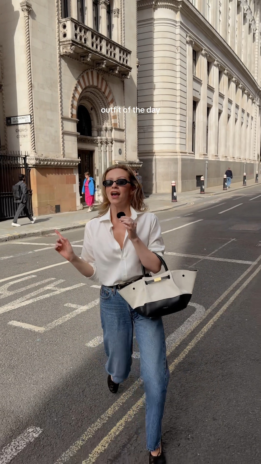 Summer outfit, Levi’s jeans, white shirt, ballet flats, demellier bag, sunglasses

#LTKuk #LTKsummer #LTKjeans