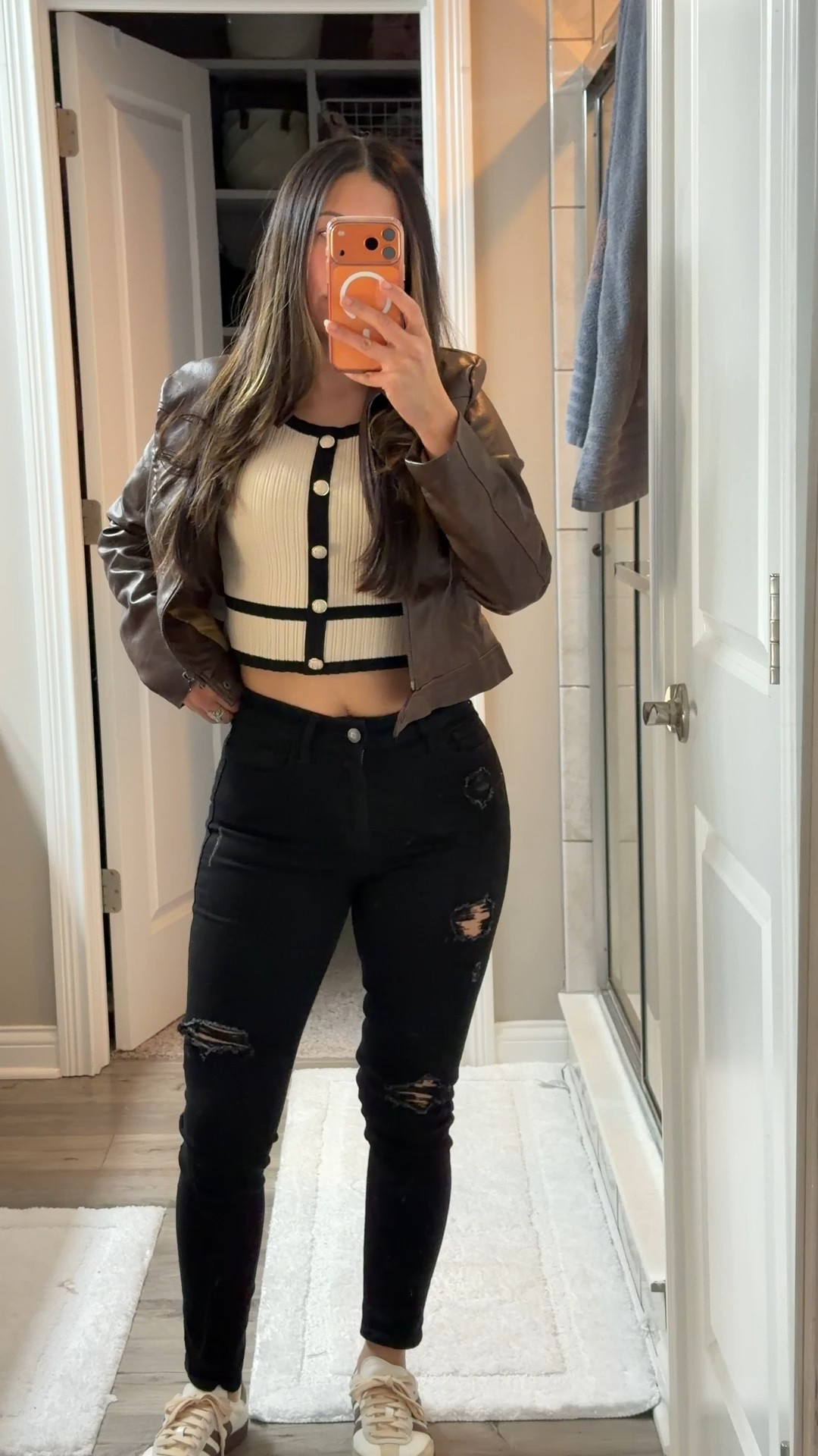 If you are looking for a staple jacket, this brown faux leather biker is such a good layering piece.
The structure is chef's kiss 🤎

#LTKootd #LTKPetite