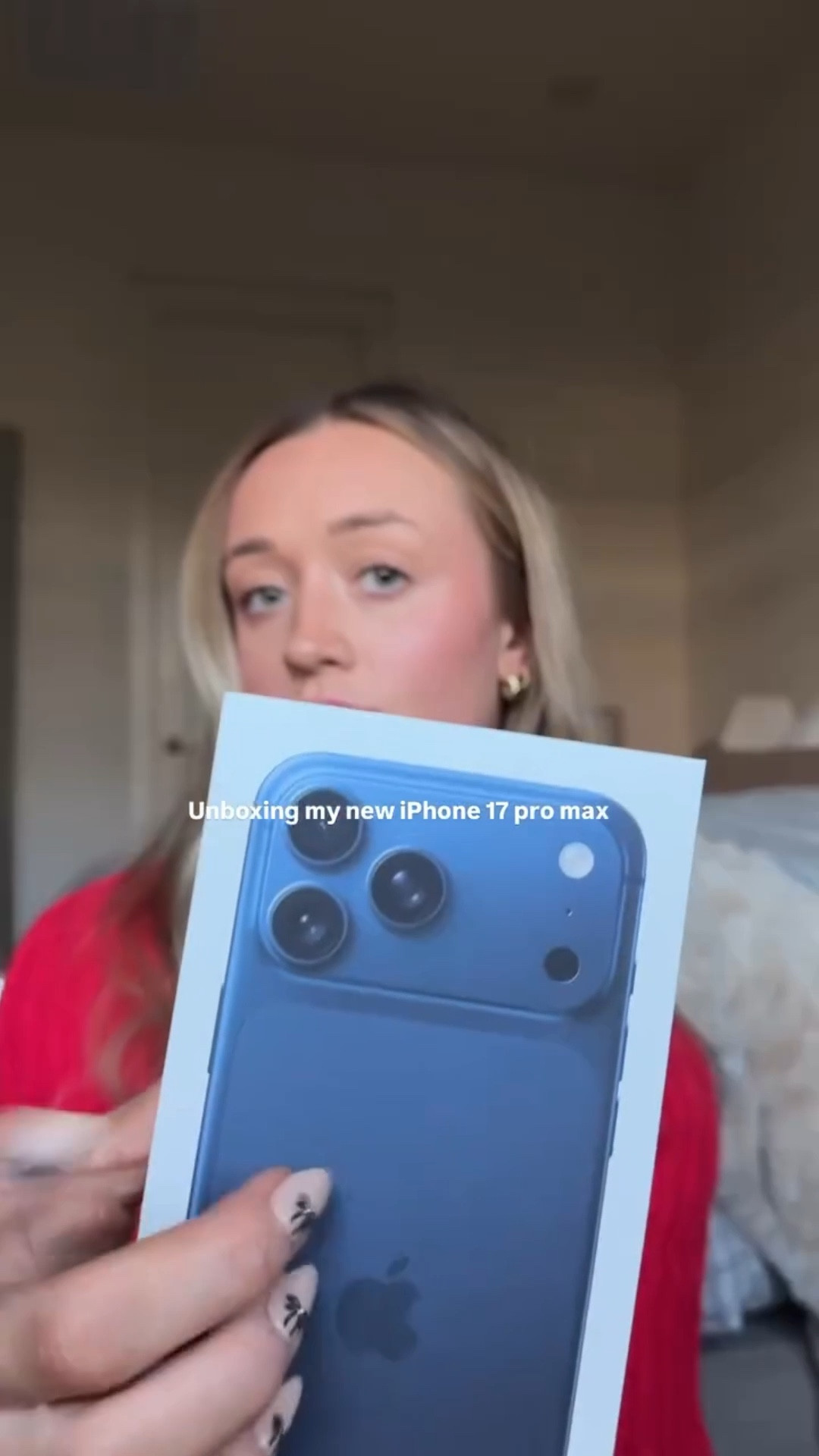 Just launching my new phone .2 seconds after getting it🥴